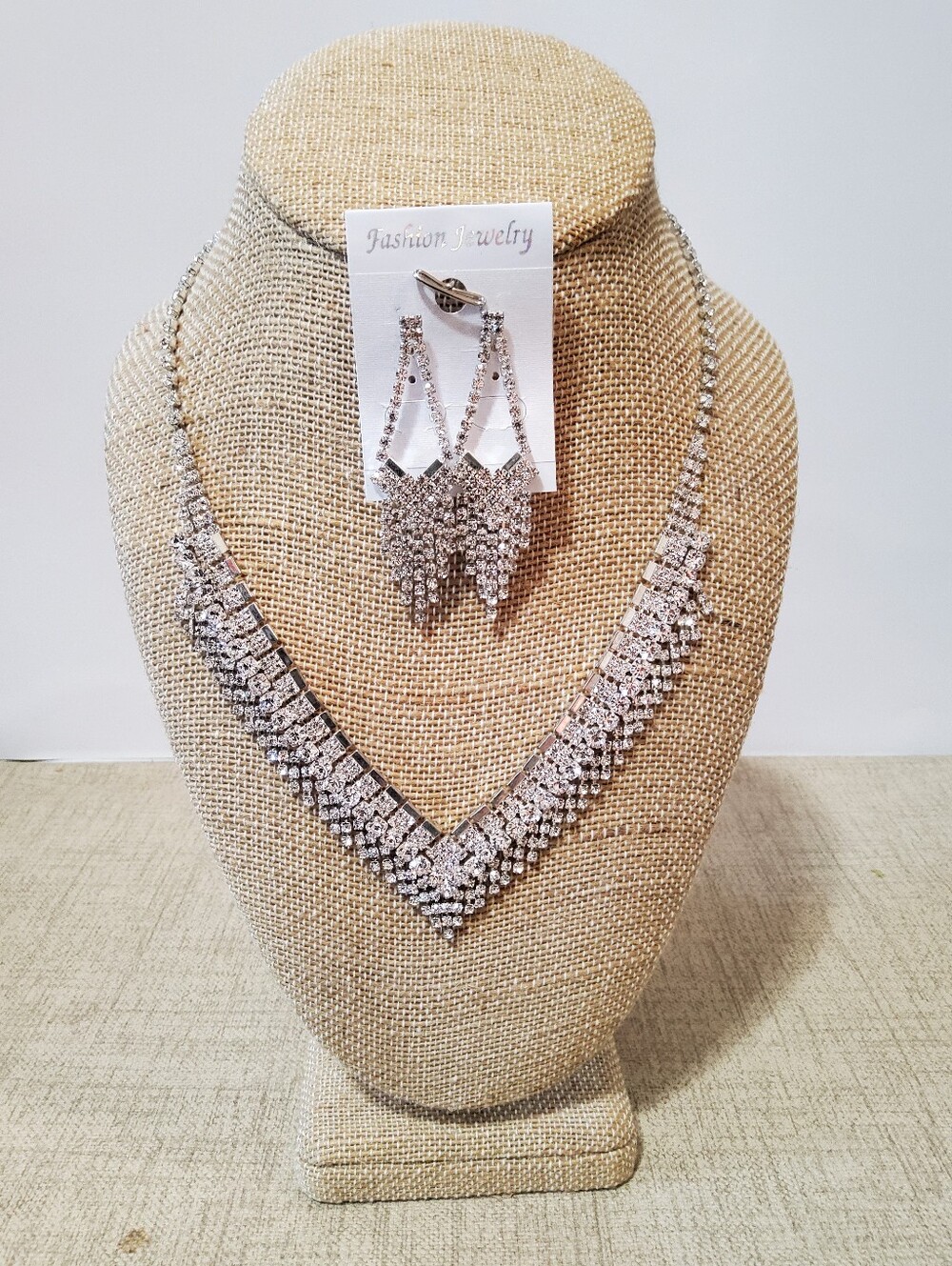 Fashion Jewelry Silver Crystal V-Style Necklace with Dangle Earrings